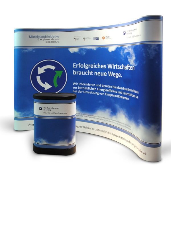 PopUp Faltwand mit beschrifteten Thekenkoffer