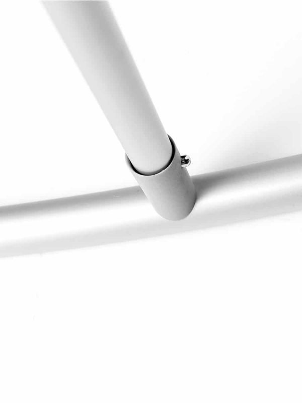 Das Rahmensystem besteht aus eloxiertem Aluminium d = 34 mm