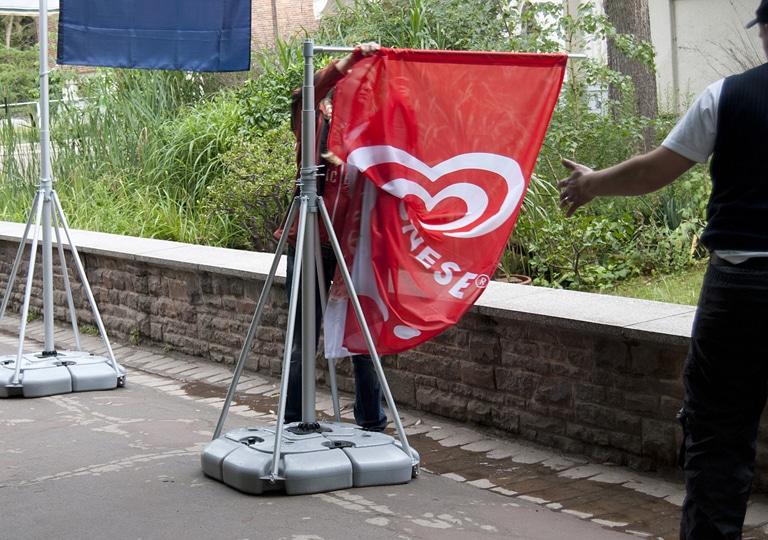 Aufbau mobiler Fahnenmast
