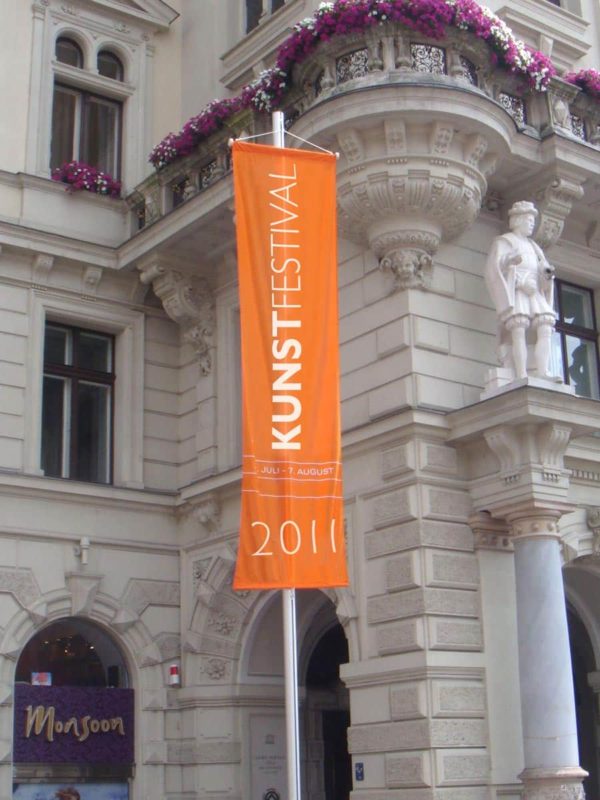 Bannerfahne des Kunstfestivals Leipzig