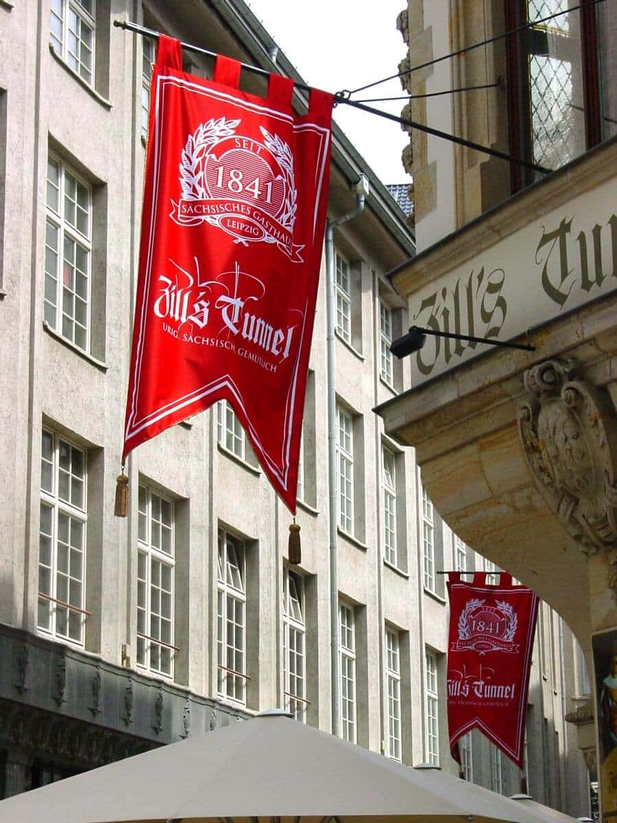Hängefahne als Schrägfahne Zills Tunnel Leipzig